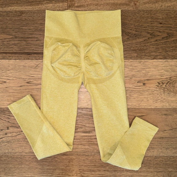 Yellow Scrunch Butt Leggings - Picture 2 of 4